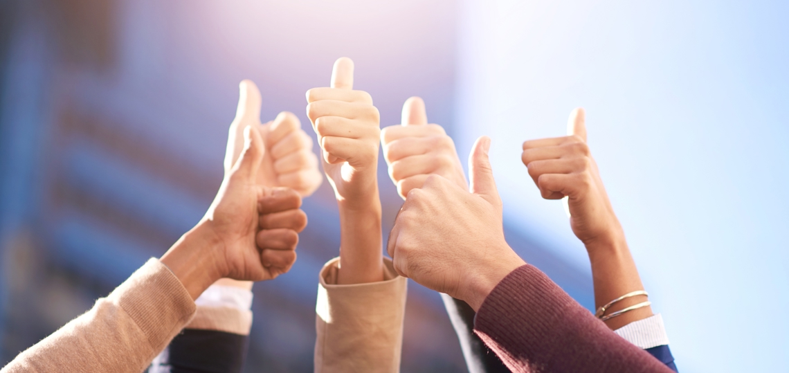Gratulationsanzeige_Lernende_Pflege_Daumen hoch